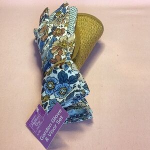 FINAL SALE PRICE BNWT 2 Piece Set Garden Gloves & Visor